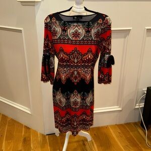 Beautiful pattern dress size 6